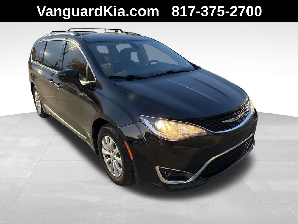 2019 Chrysler Pacifica Touring L's photo