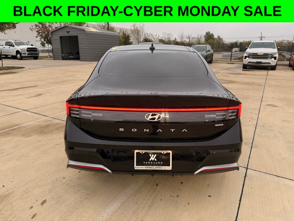 2025 Hyundai Sonata Hybrid Limited photo 3