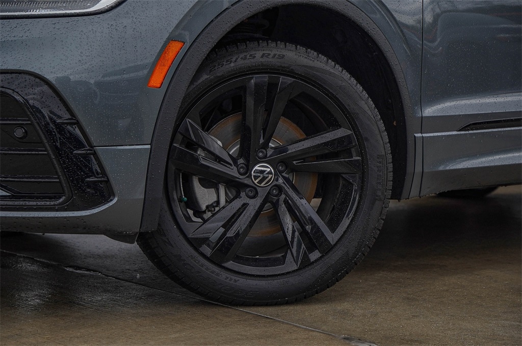 New 2024 Volkswagen Tiguan 2.0T SE R-Line Black SUV