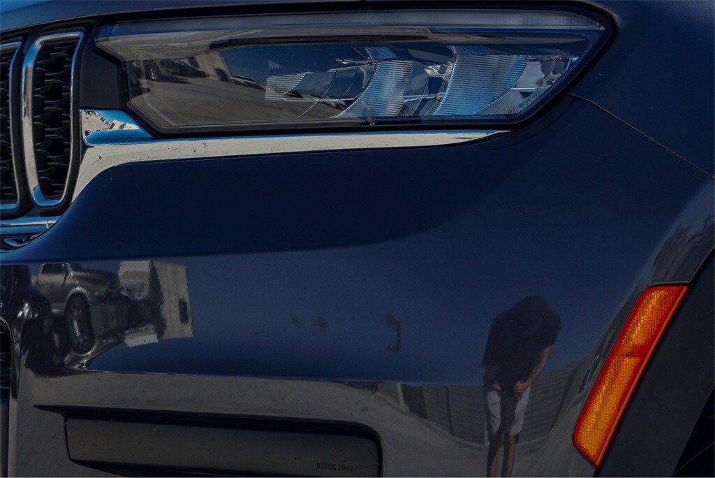 2023 Jeep Grand Cherokee Laredo photo 3