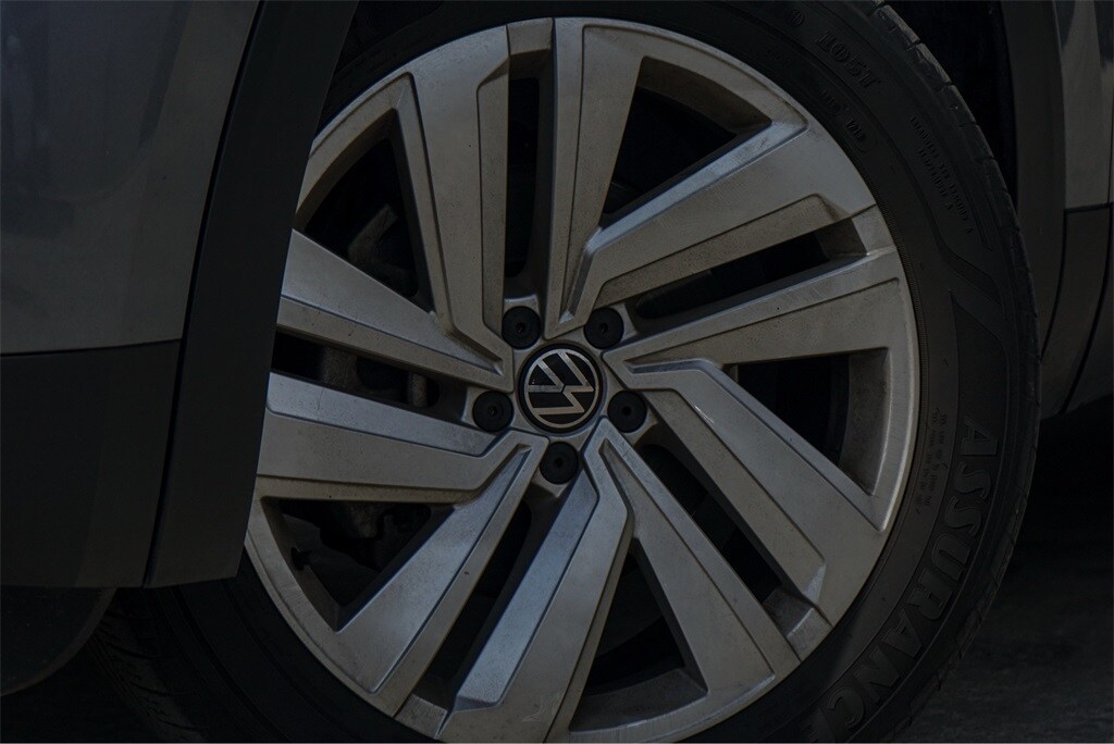 2020 Volkswagen Atlas Cross Sport SE Technology photo 2