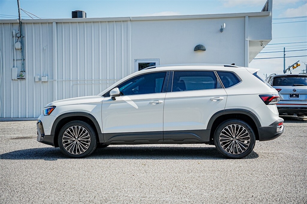 New 2025 Volkswagen Taos 1.5T SE SUV