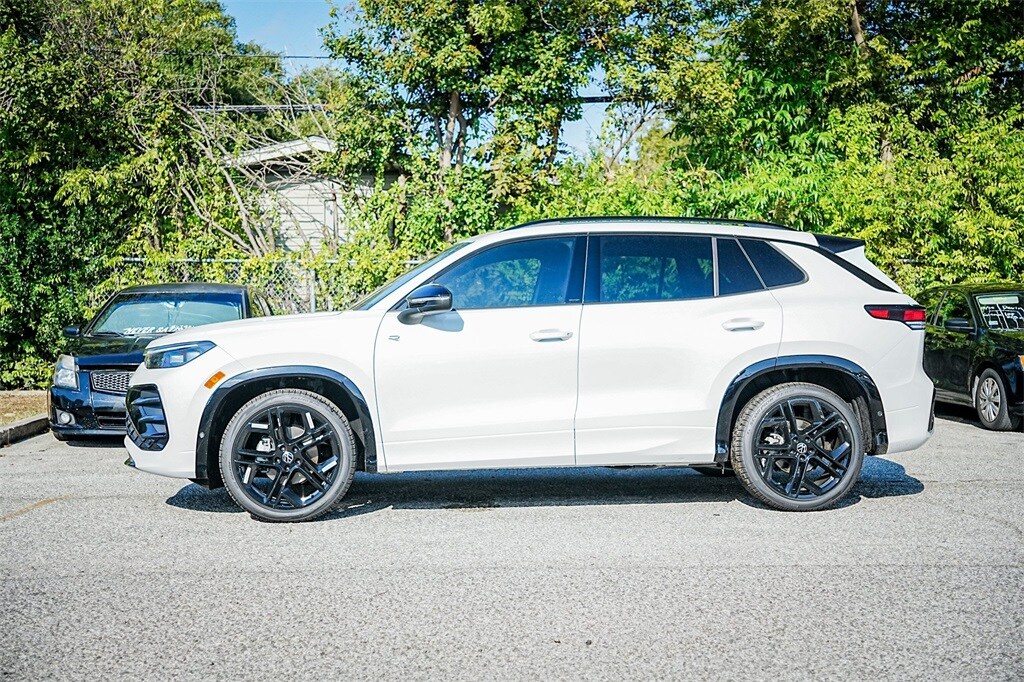 2026 Volkswagen Tiguan SE R-Line Black photo 4