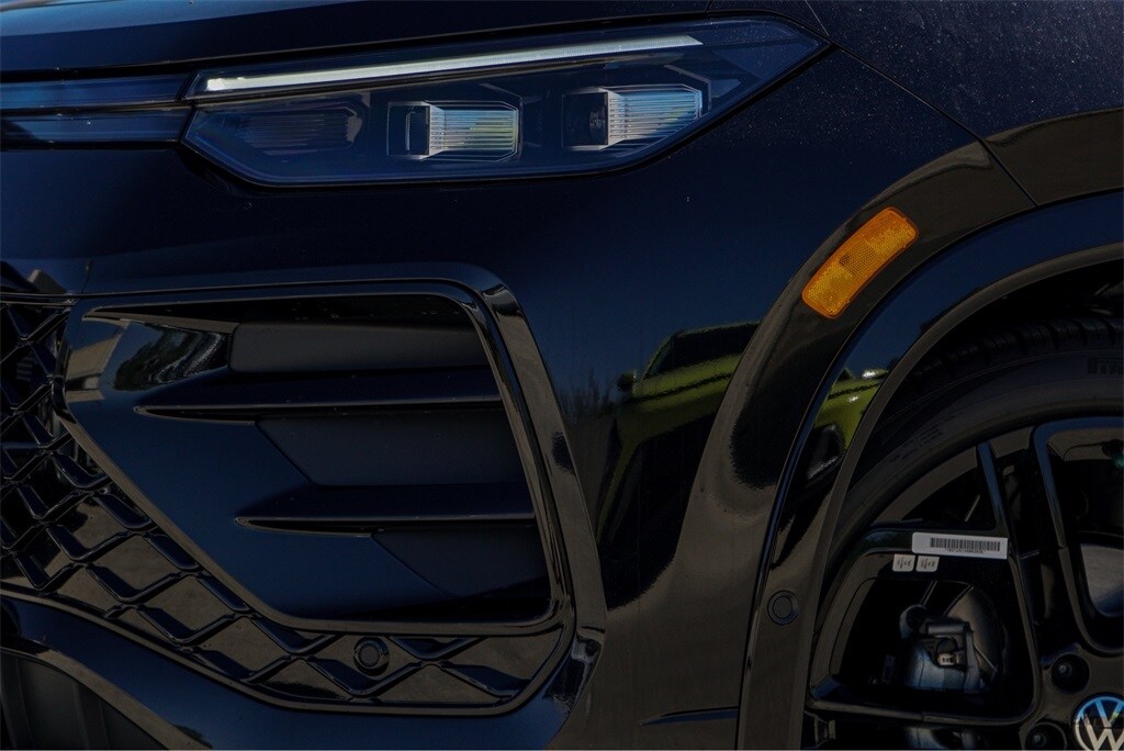 2026 Volkswagen Tiguan SE R-Line Black photo 2