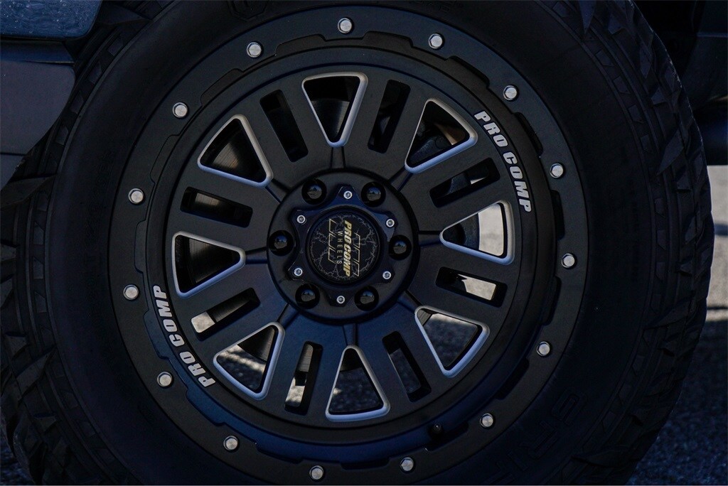 2018 Chevrolet Silverado 1500 LT photo 2