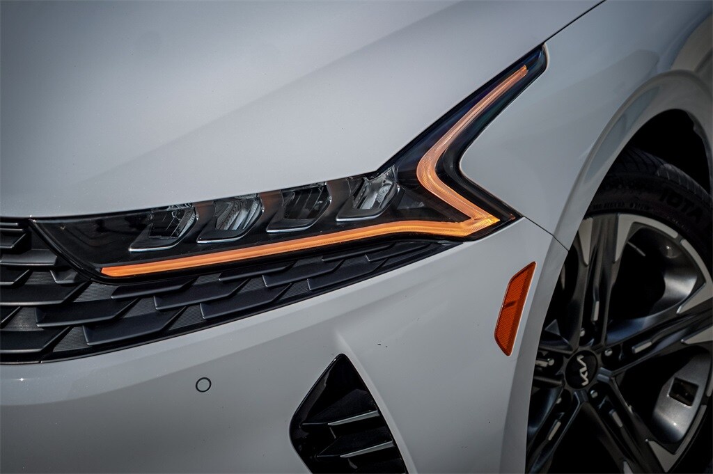 2022 Kia K5 EX photo 3