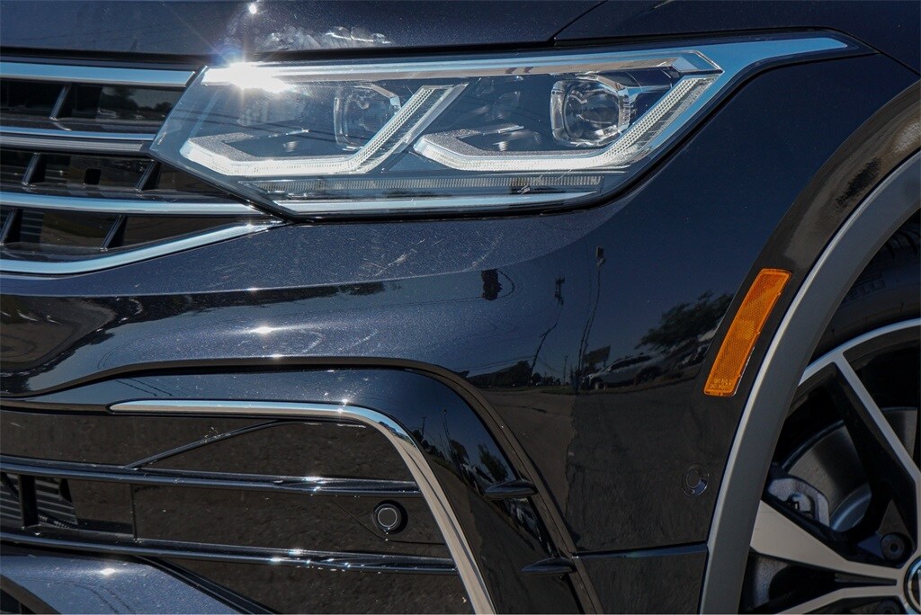 2024 Volkswagen Tiguan SEL R-Line Black photo 3