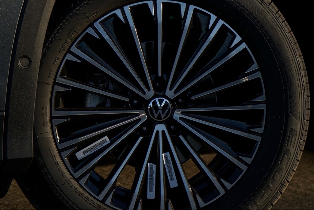 2026 Volkswagen Tiguan S photo 2