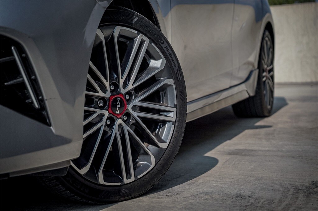 2023 Kia Forte GT photo 2