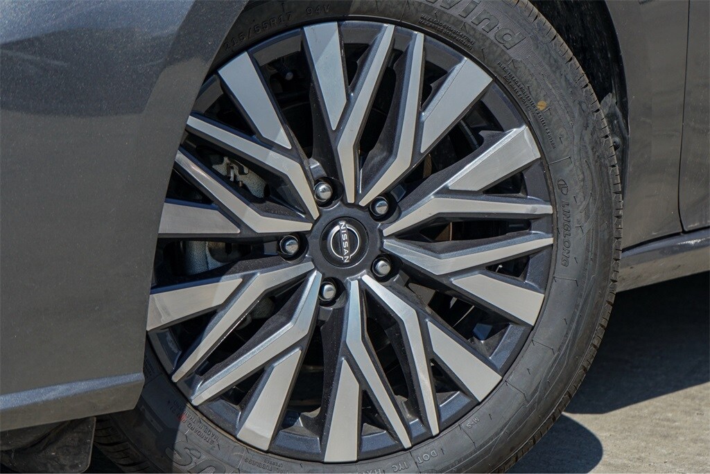 2025 Nissan Altima 2.5 SV photo 2