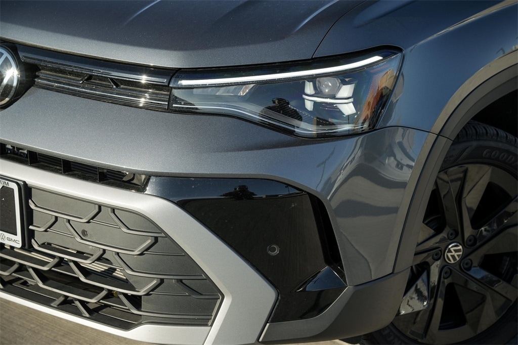 New 2025 Volkswagen Taos 1.5T SE SUV