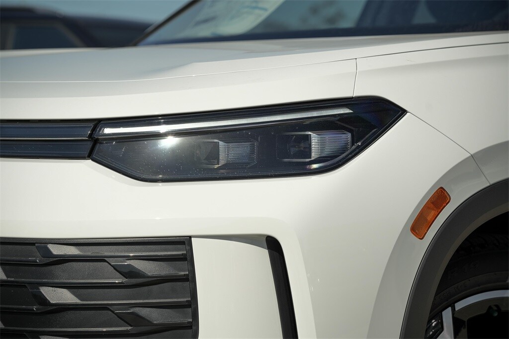 2026 Volkswagen Tiguan SE photo 2