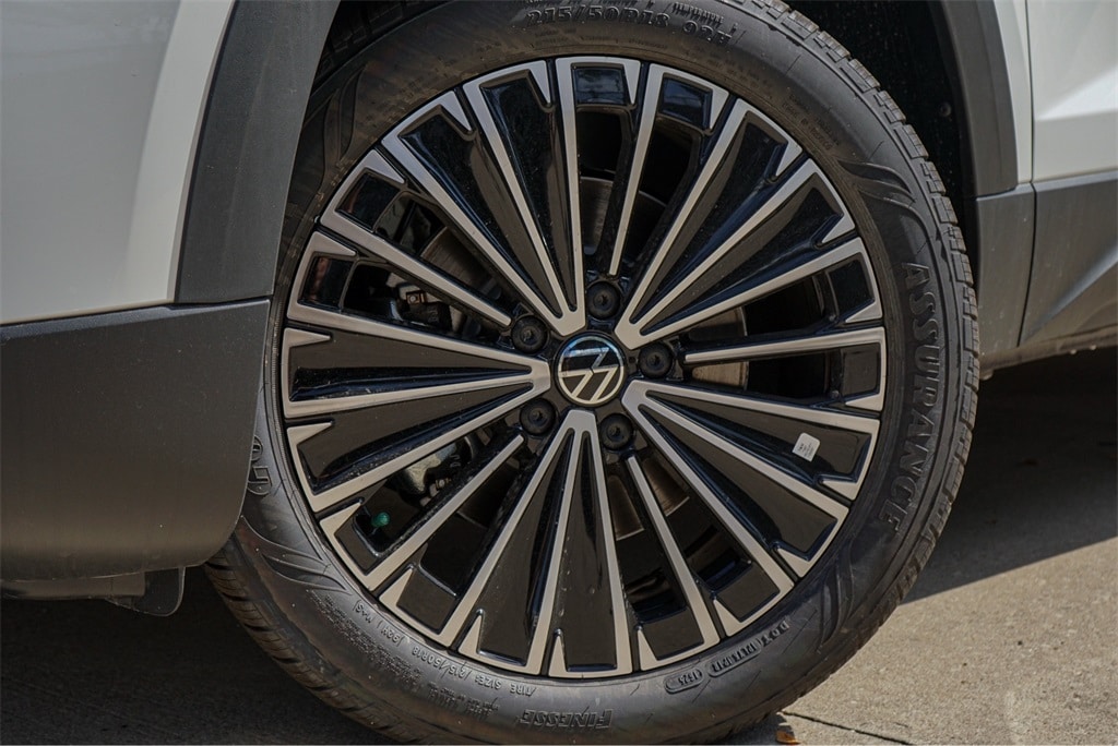 New 2025 Volkswagen Taos 1.5T SE SUV