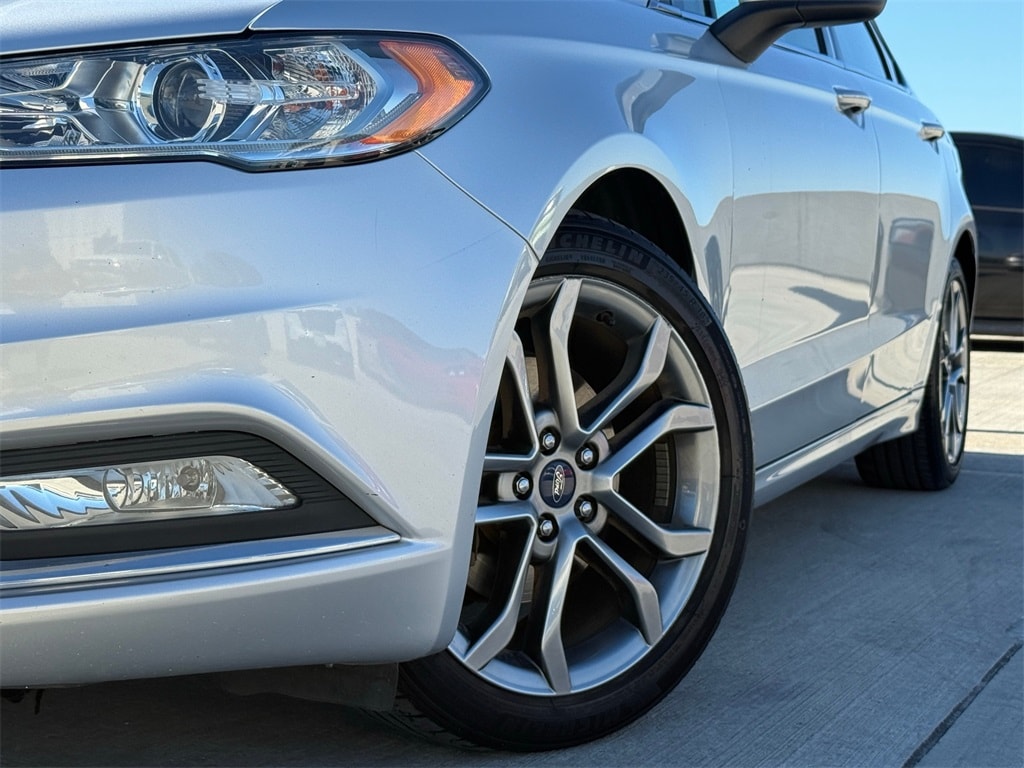 Used 2017 Ford Fusion SE Sedan