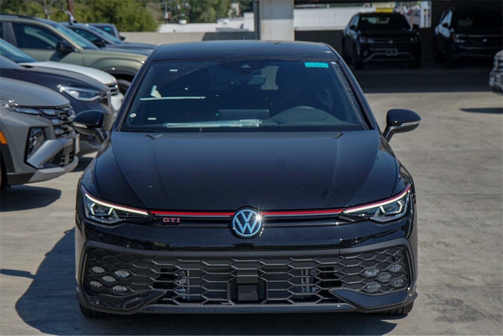 2025 Volkswagen Golf GTI SE photo 4