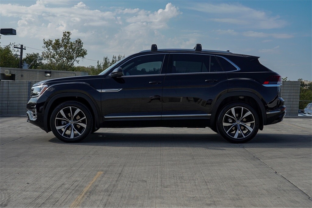 2026 Volkswagen Atlas Cross Sport SEL Premium R-Line photo 3