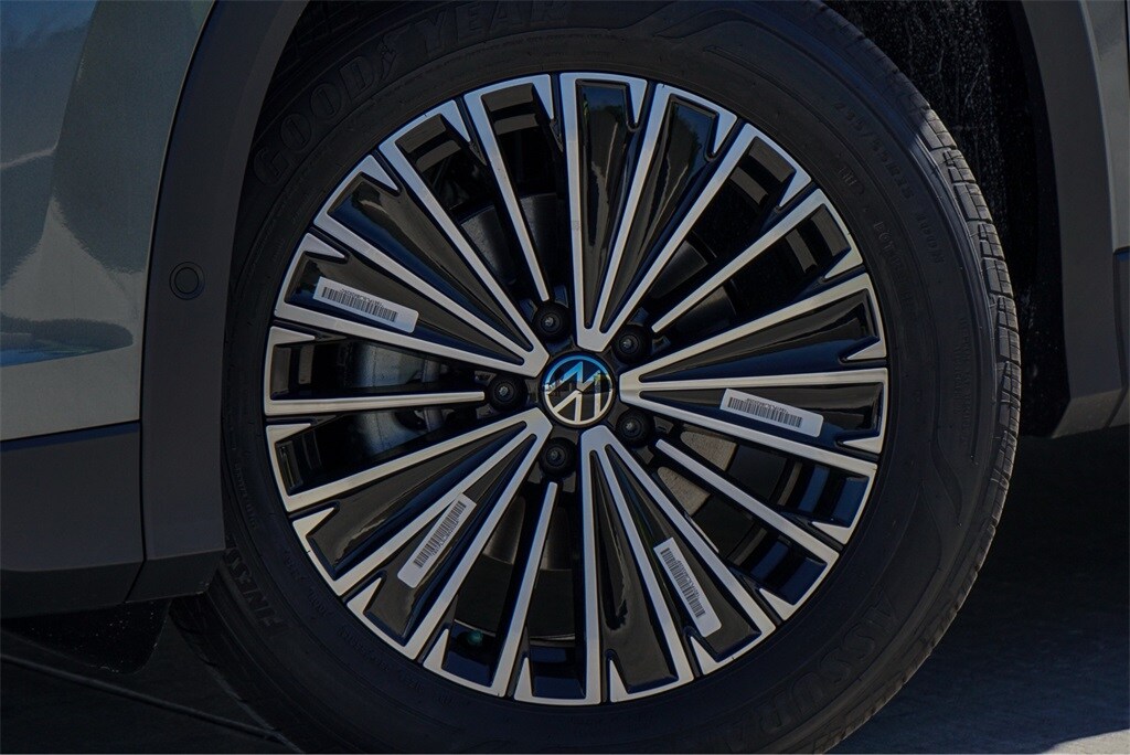 2026 Volkswagen Tiguan S photo 2