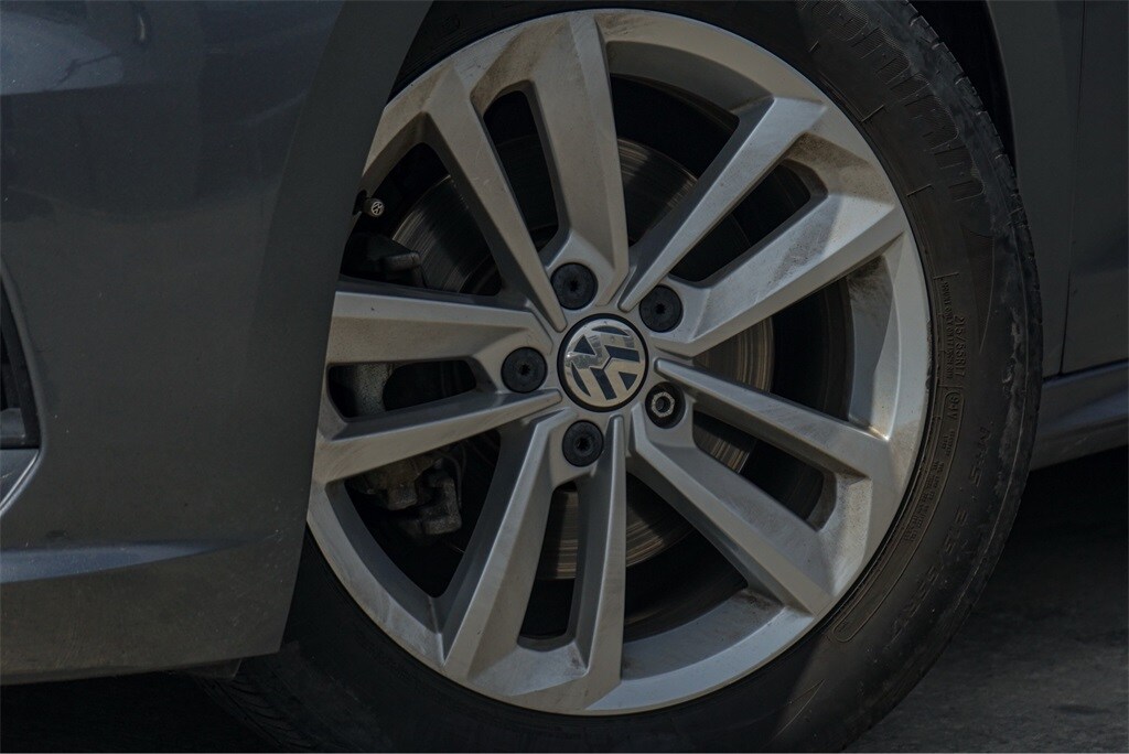 2020 Volkswagen Passat 2.0T SE photo 2