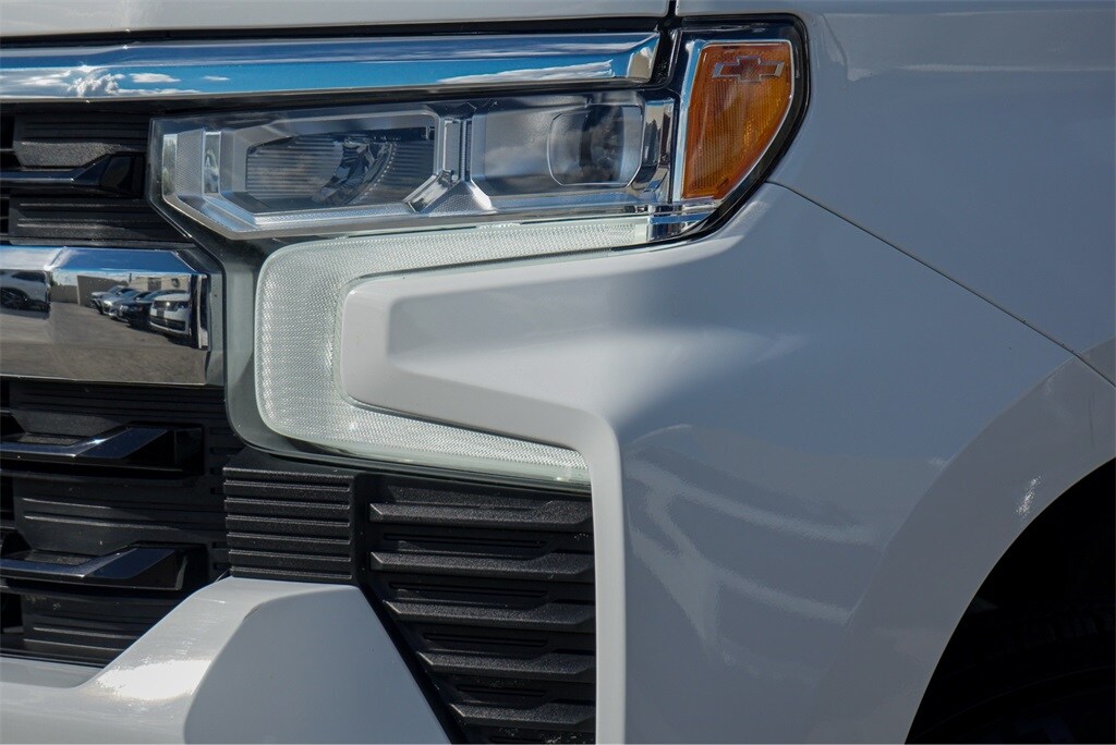 2024 Chevrolet Silverado 1500 LT photo 2