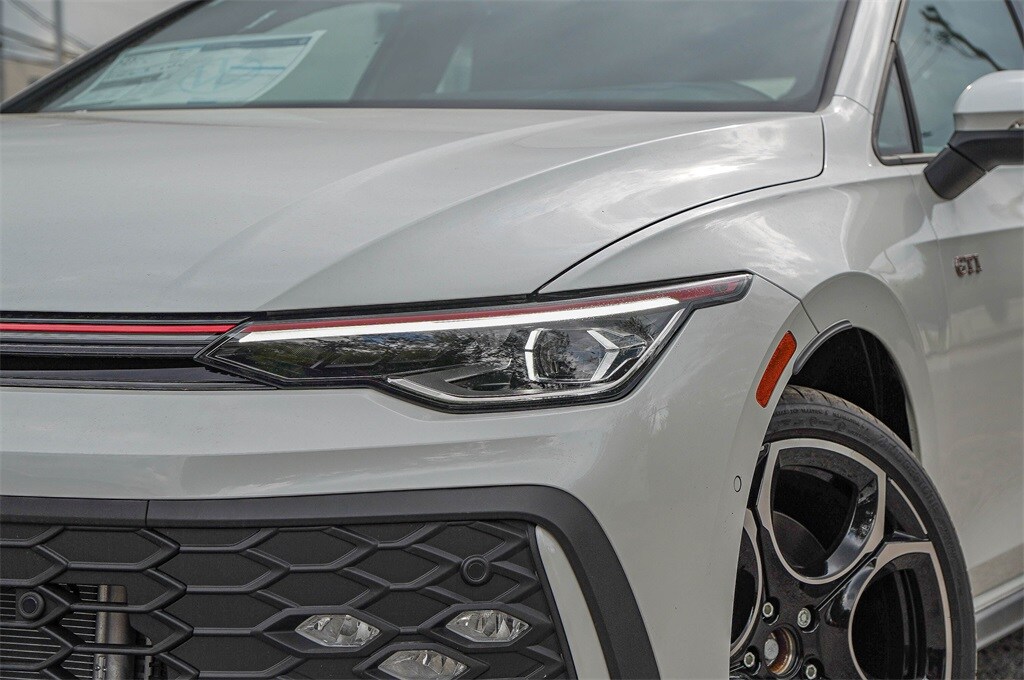 2026 Volkswagen Golf GTI Autobahn photo 2