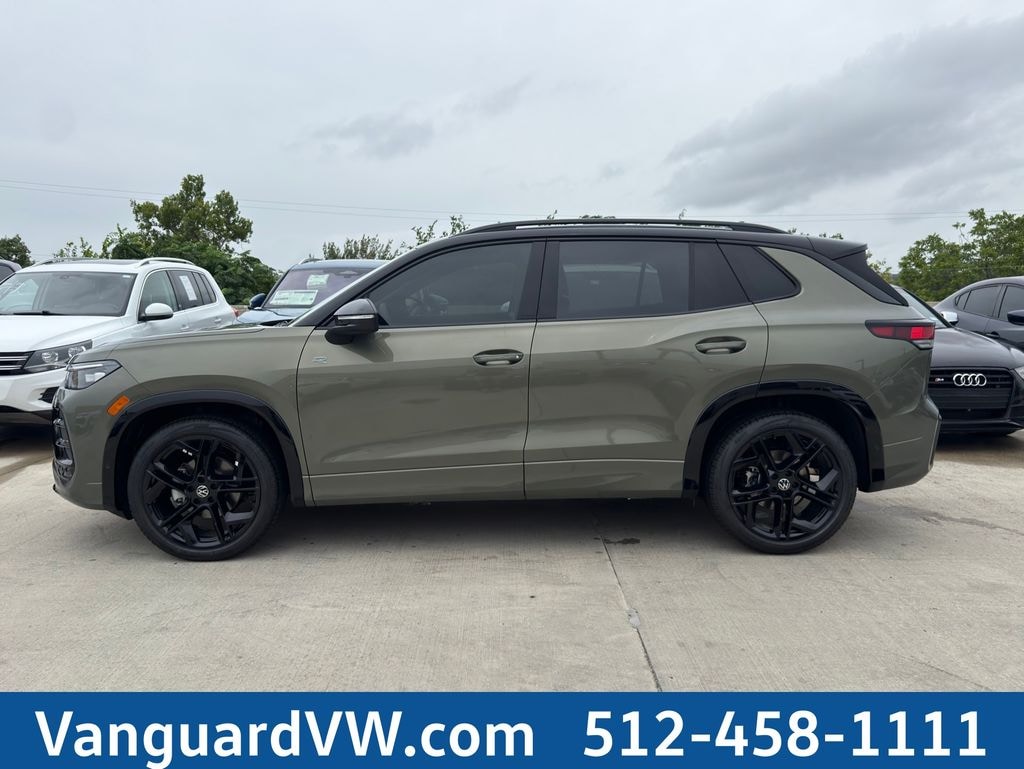 New 2026 Volkswagen Tiguan SE R-Line Black SUV