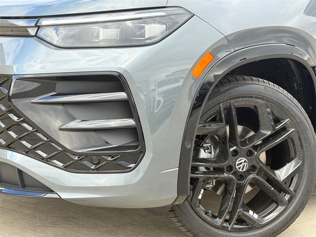 New 2026 Volkswagen Tiguan 2.0T SE R-Line Black SUV