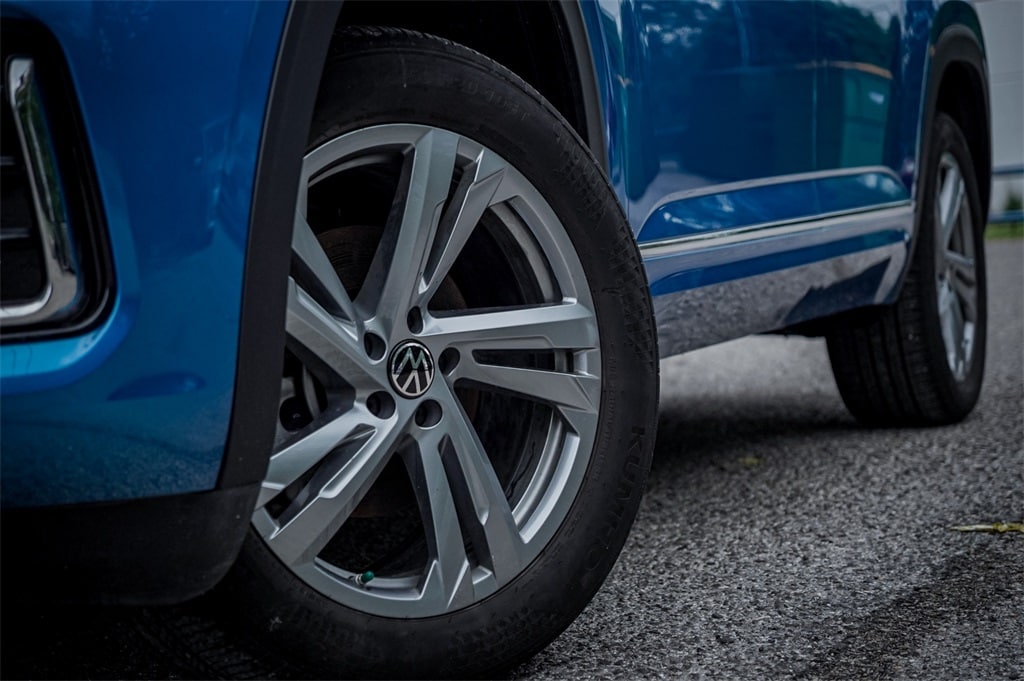 New 2024 Volkswagen Atlas Cross Sport 2.0T SEL R-Line SUV