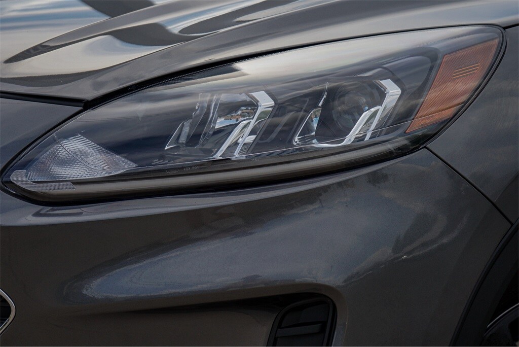 2022 Ford Escape SE photo 2