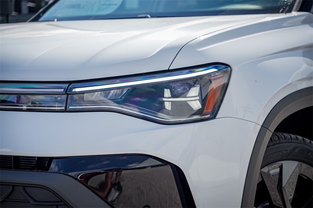 2026 Volkswagen Taos SE photo 2