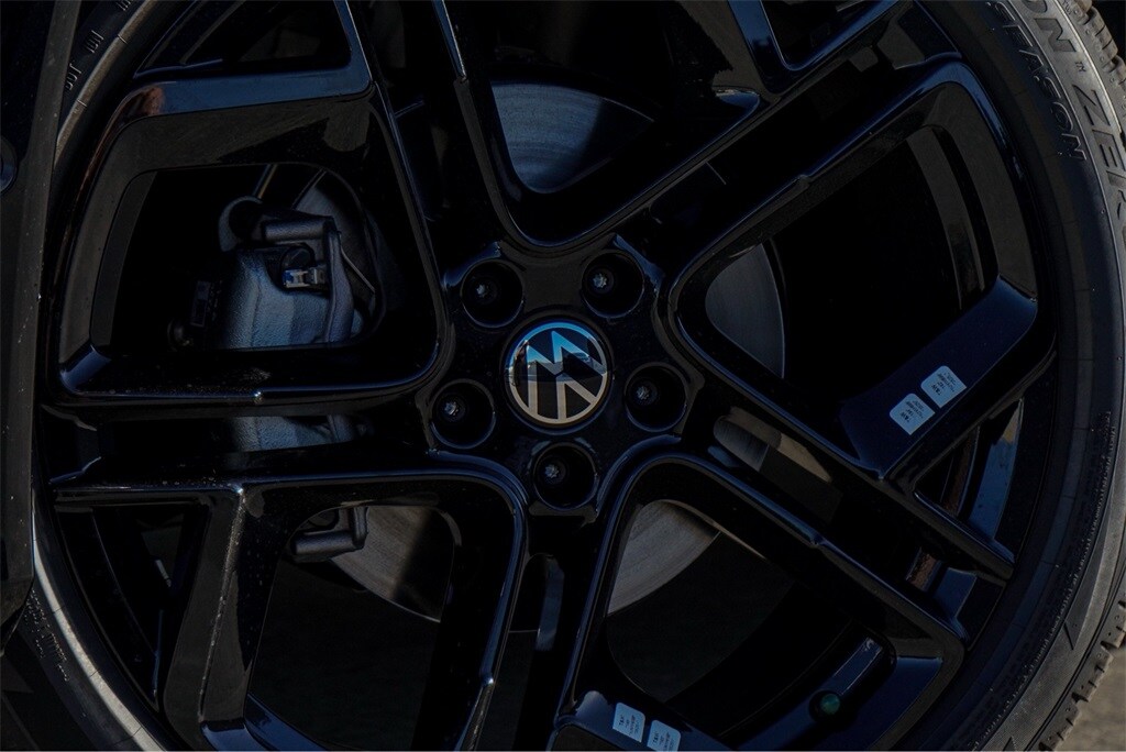 2026 Volkswagen Tiguan SE R-Line Black photo 2