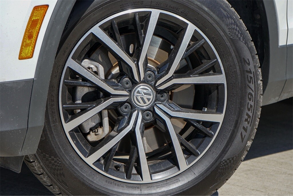 2021 Volkswagen Tiguan SE photo 2