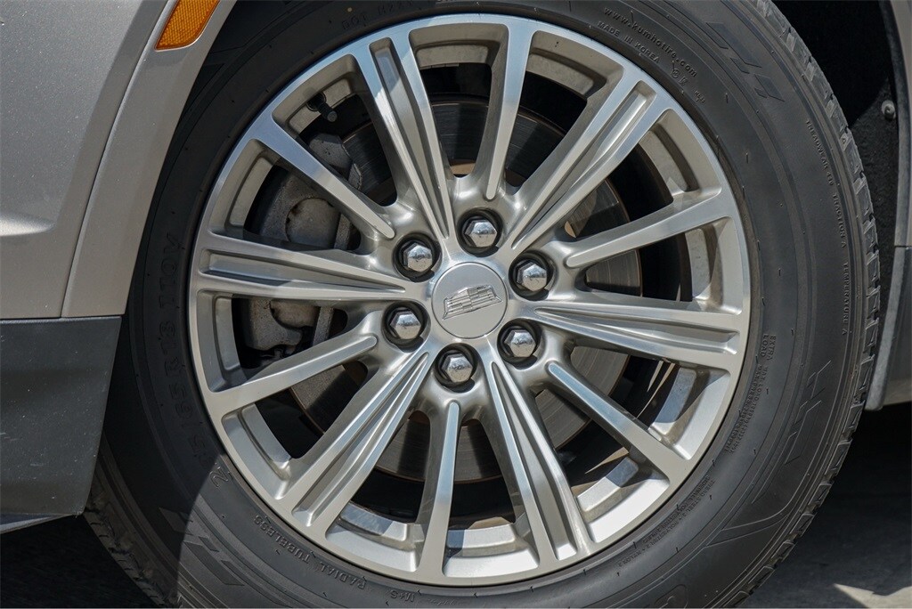 2018 Cadillac XT5 Luxury photo 2