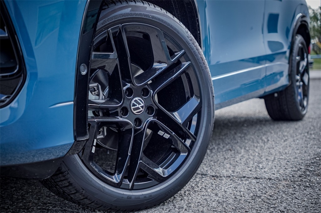 New 2026 Volkswagen Tiguan 2.0T SE R-Line Black SUV