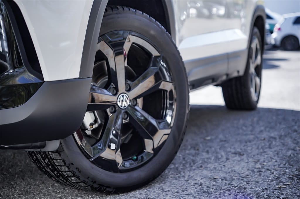 New 2026 Volkswagen Taos 1.5T SEL SUV