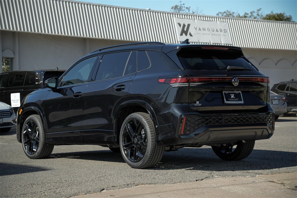 2026 Volkswagen Tiguan SE R-Line Black photo 2