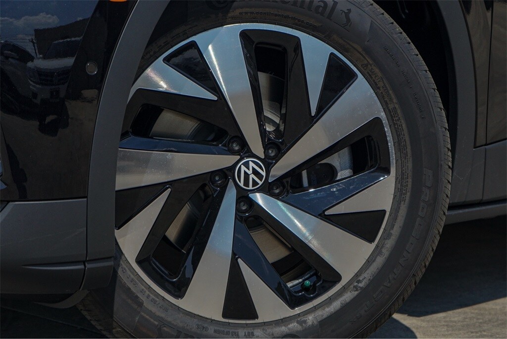2025 Volkswagen ID.4 Pro photo 2
