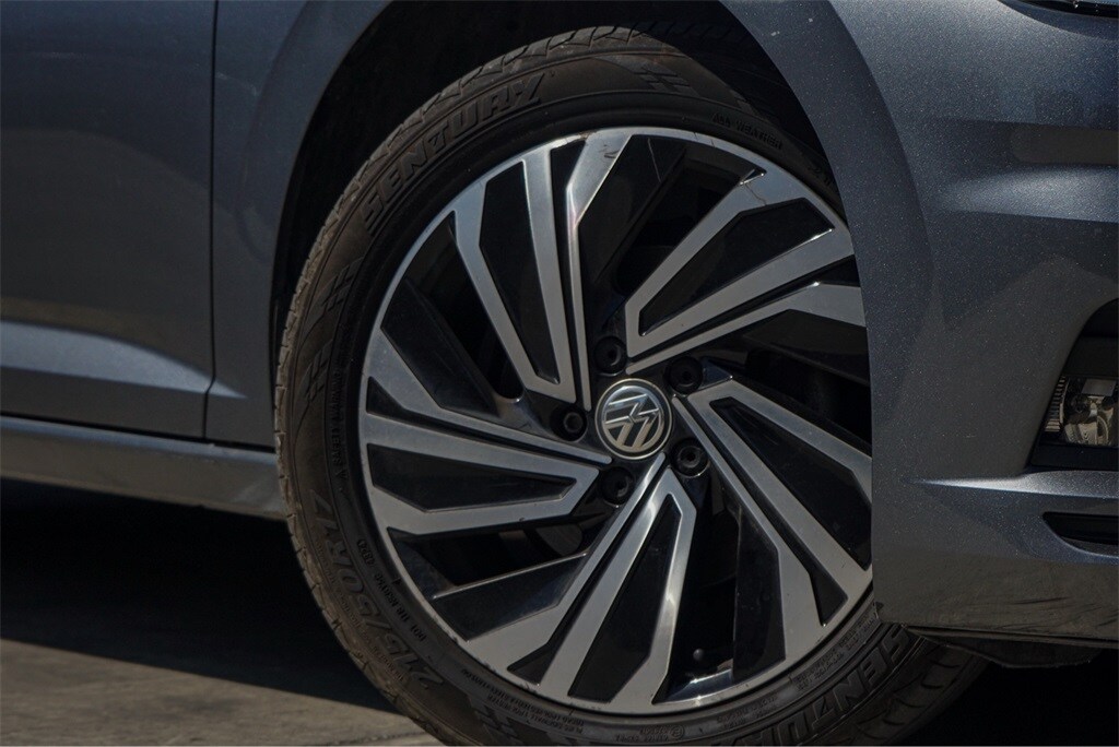 2020 Volkswagen Jetta SEL Premium photo 2
