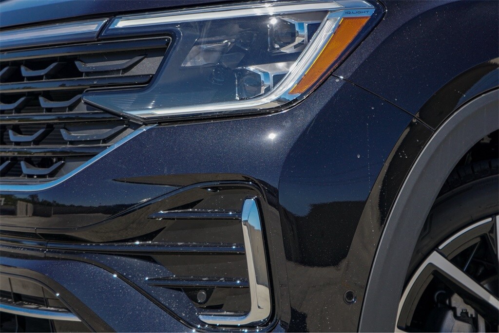 2026 Volkswagen Atlas Cross Sport SEL Premium R-Line photo 3