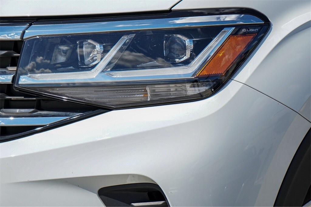 2023 Volkswagen Atlas Cross Sport V6 SE Technology photo 2