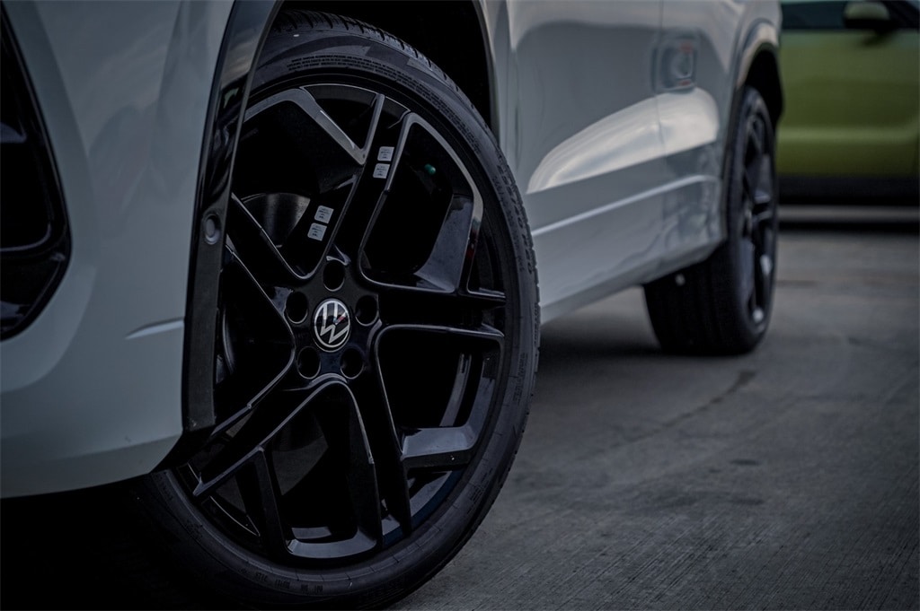 New 2026 Volkswagen Tiguan 2.0T SE SUV