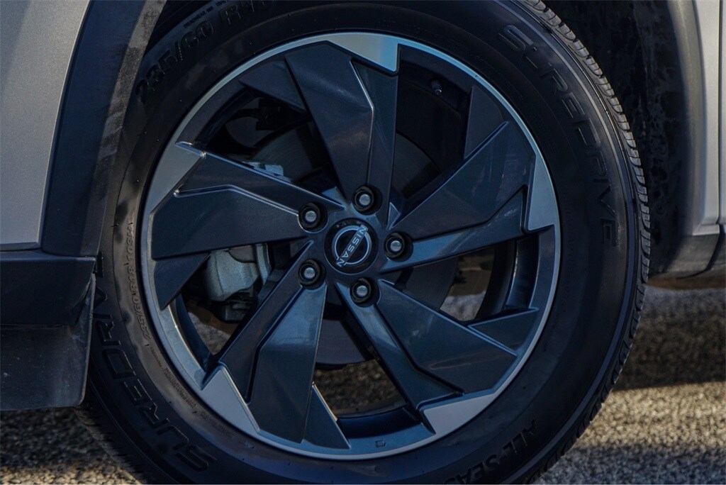 2024 Nissan Rogue SV photo 2