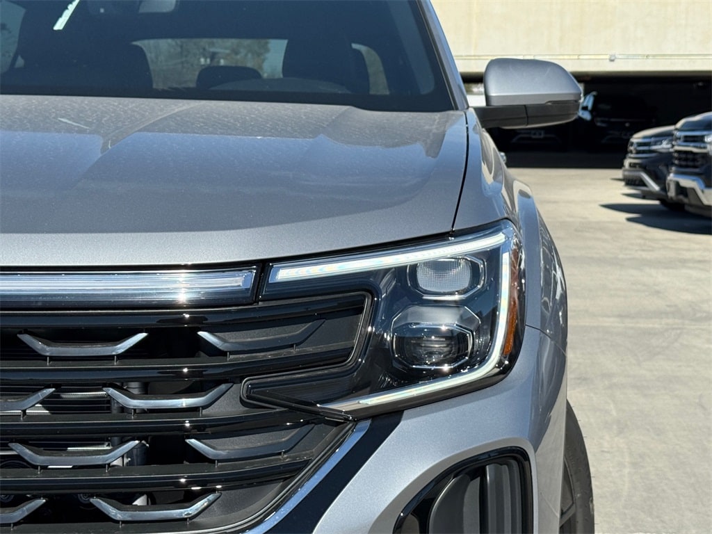 New 2026 Volkswagen Atlas Cross Sport 2.0T SE w/Technology SUV