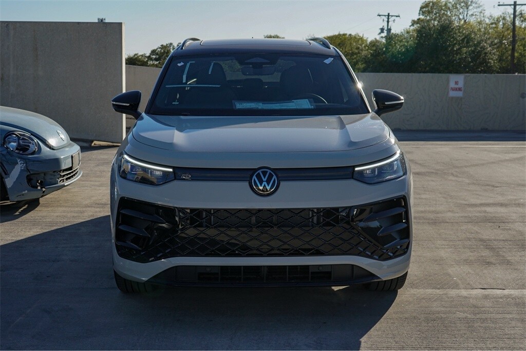 2026 Volkswagen Tiguan SE R-Line Black photo 4