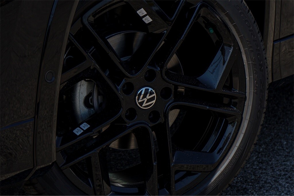 2025 Volkswagen Tiguan SE R-Line Black photo 2