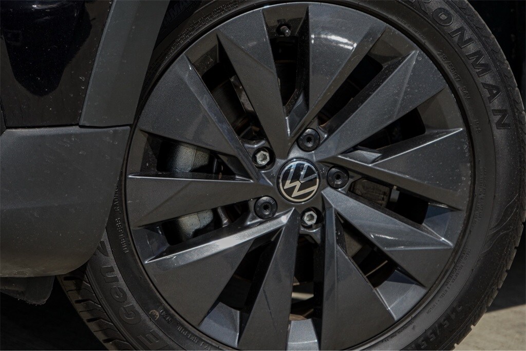 2024 Volkswagen Taos S photo 2