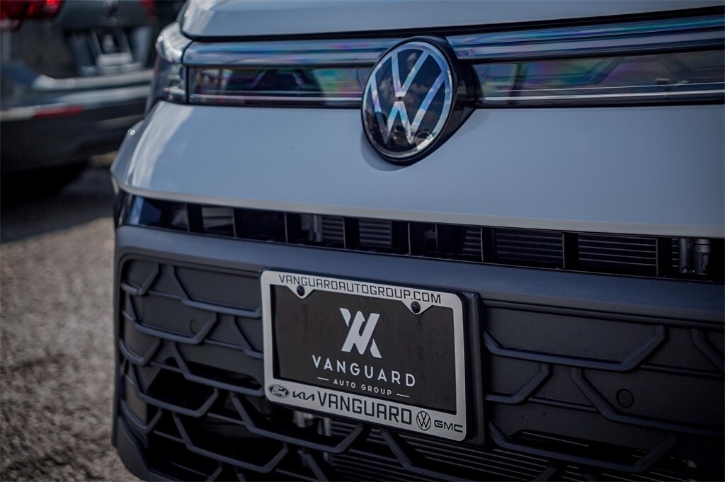 2026 Volkswagen Taos SE photo 3