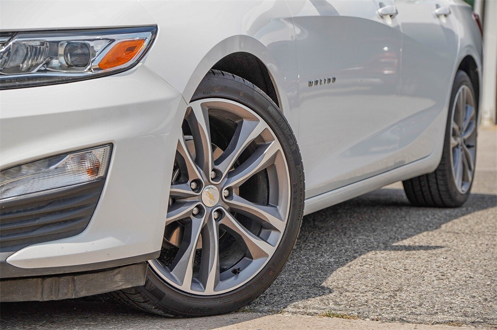 2024 Chevrolet Malibu Premier 2LT photo 2