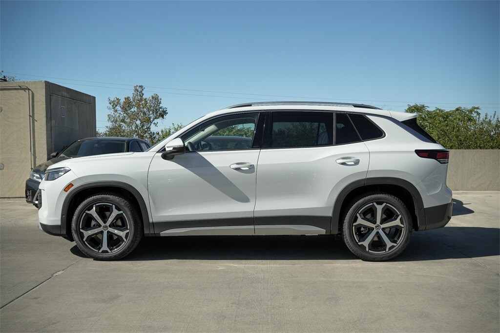 2026 Volkswagen Tiguan SE photo 3