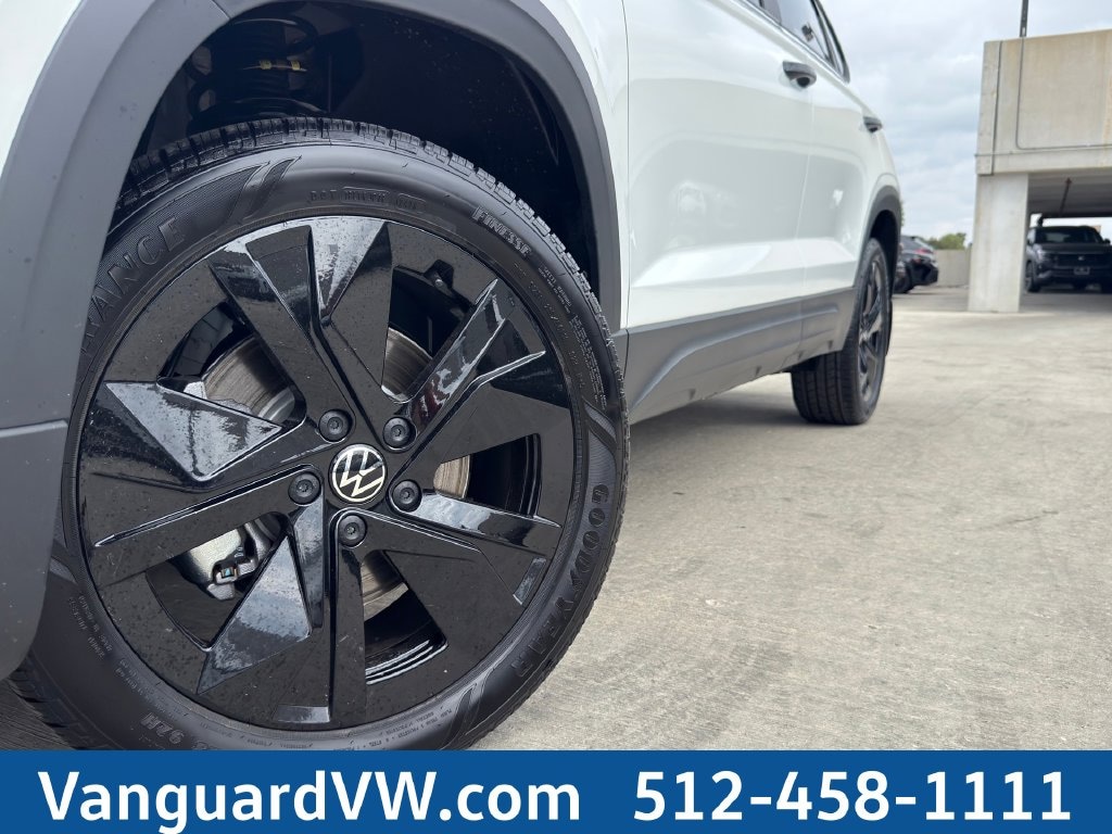 New 2027 Volkswagen Taos 1.5T SE Black SUV