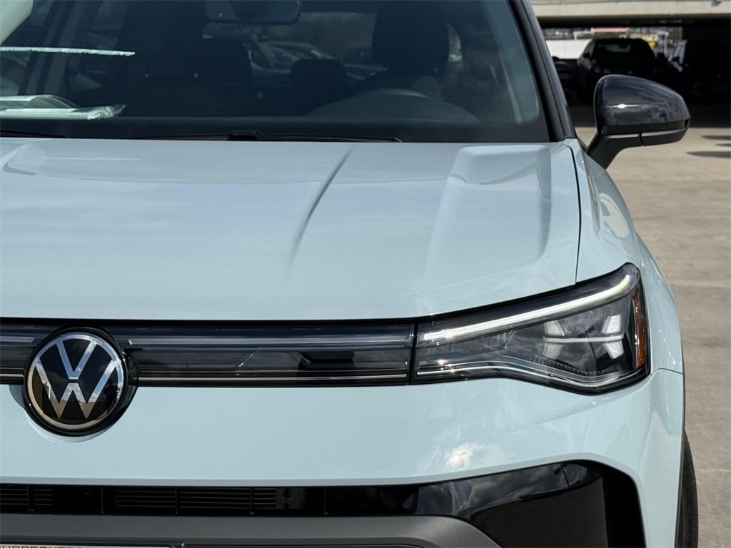 New 2026 Volkswagen Taos 1.5T SE Black SUV